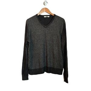 ‎Geoffrey Beene grey v neck sweater. Size medium